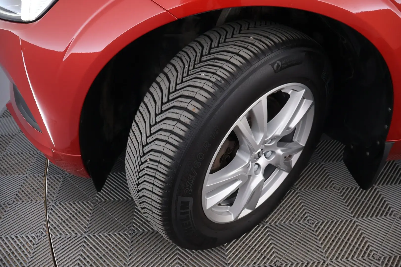 Car Image - 2xGwmoY44bnembLtY1G11a