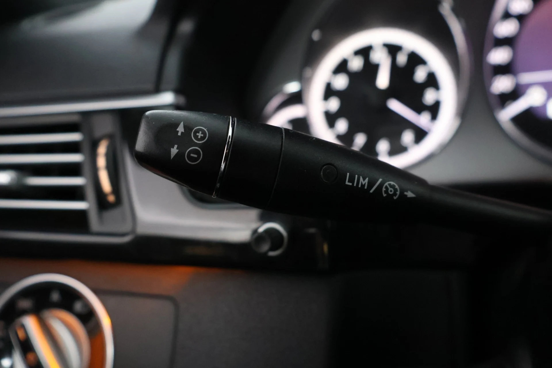 Car Image - 1CnptYq88qIz83x1eukLfc