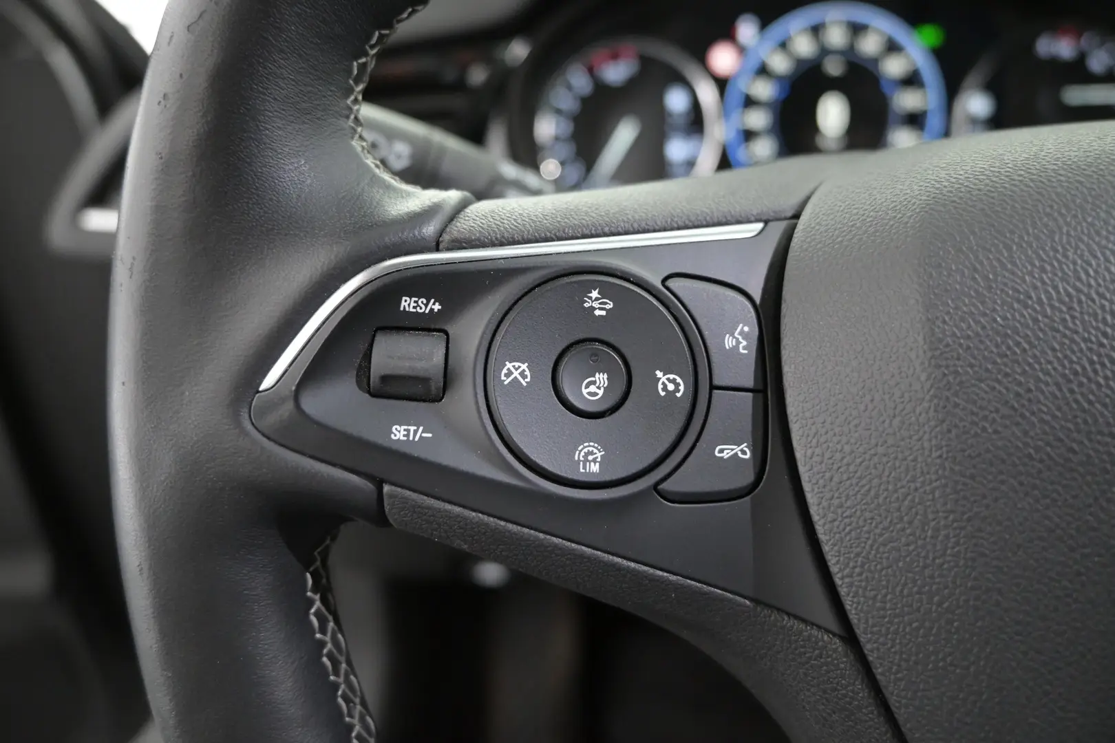 Car Image - 307thW2deAAYzTdgr2ENDo