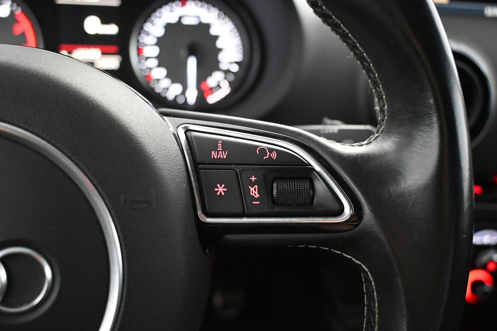 Car Image - ZnHFr1oIEcO2APLem1ijX