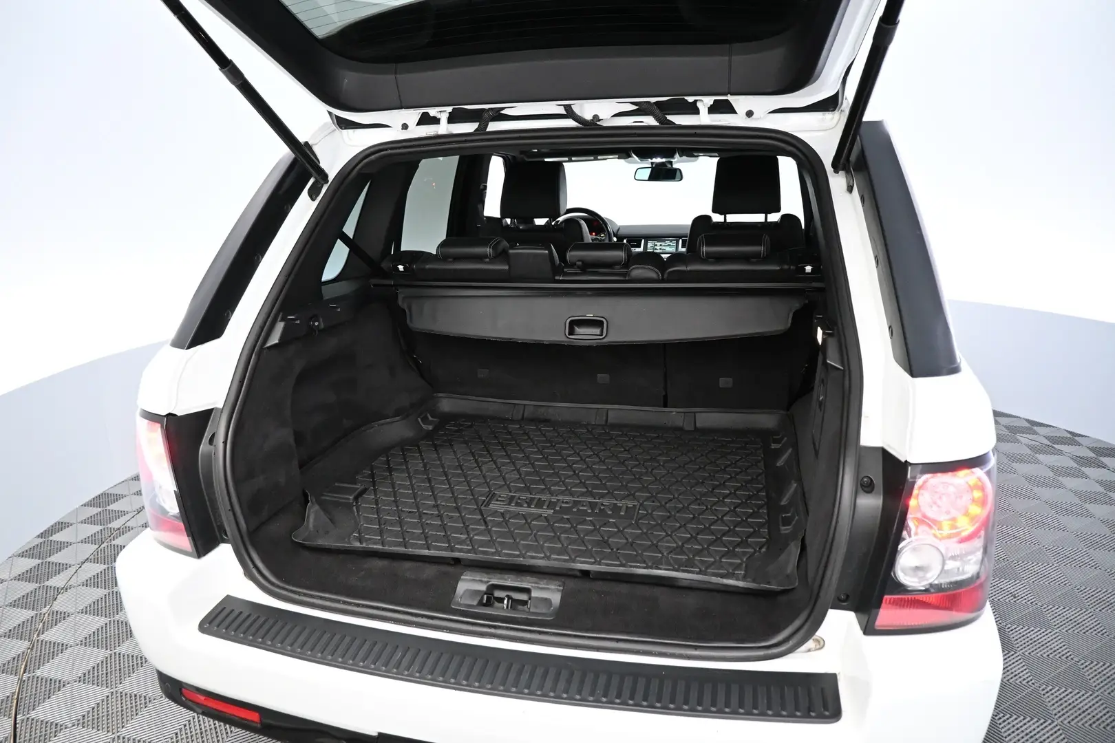 Car Image - 1rQyqZGrpRsGKZQNXO9QXI