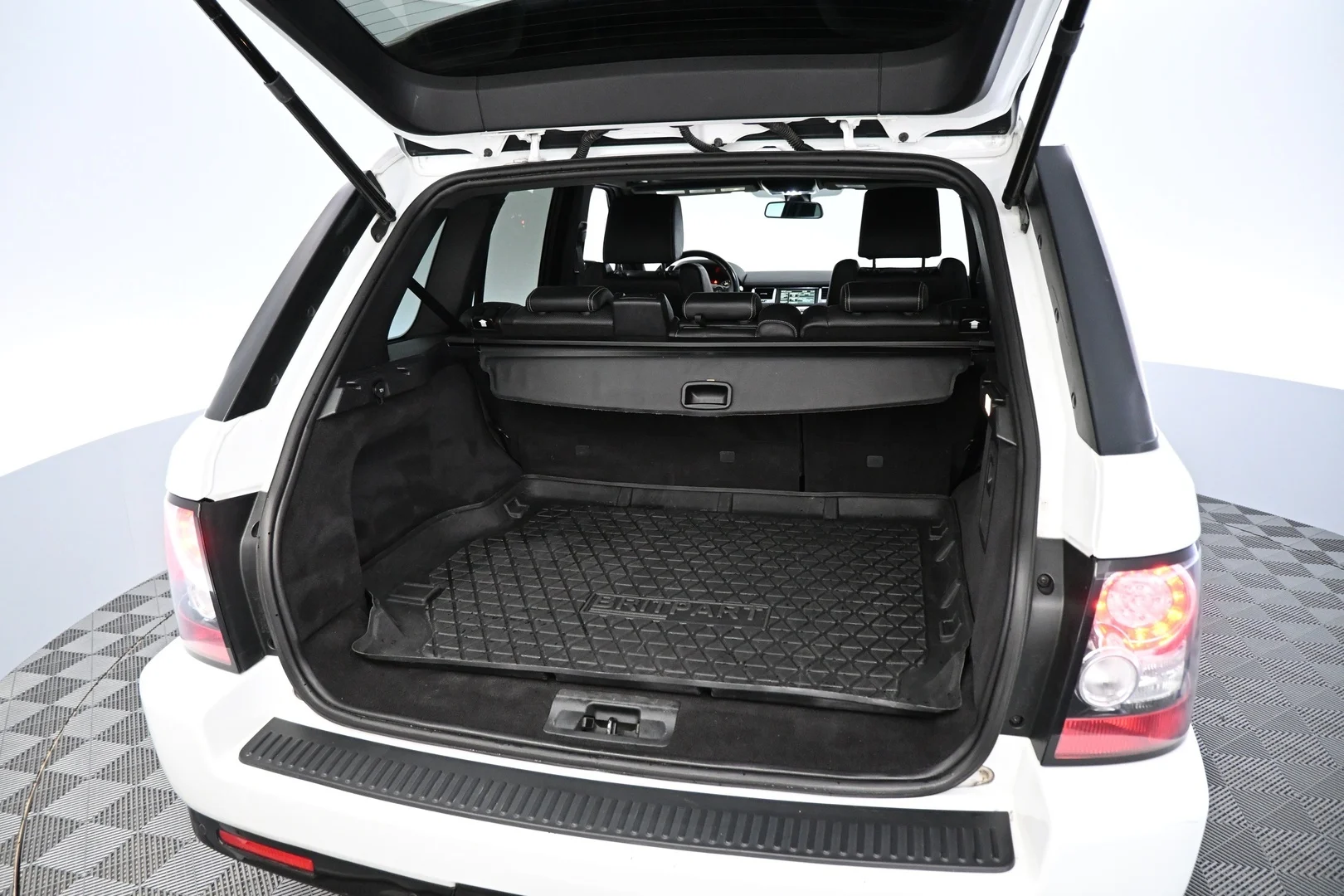 Car Image - 1rQyqZGrpRsGKZQNXO9QXI