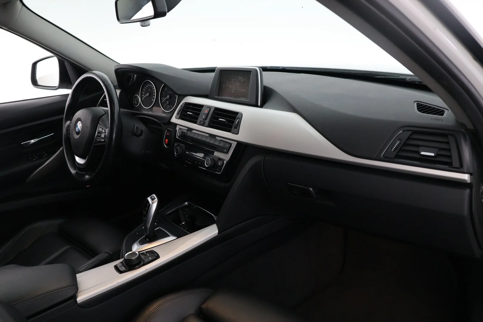 Car Image - jXMWiPR7w2b0qQAYJOyCw