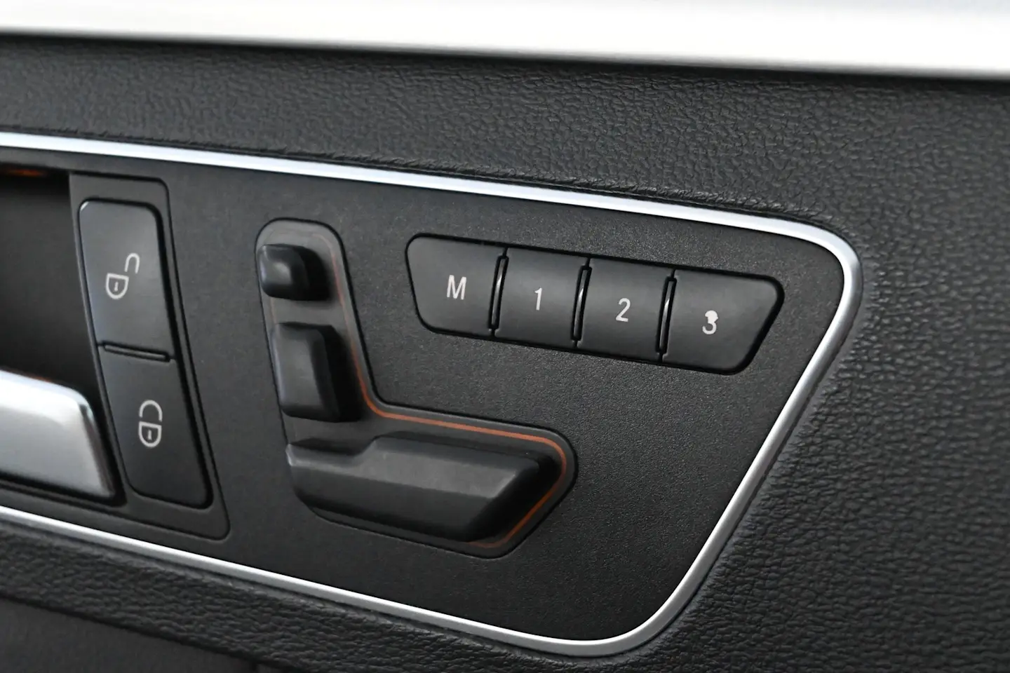 Car Image - 5IuRWNUAFzooUEJNFG24IR