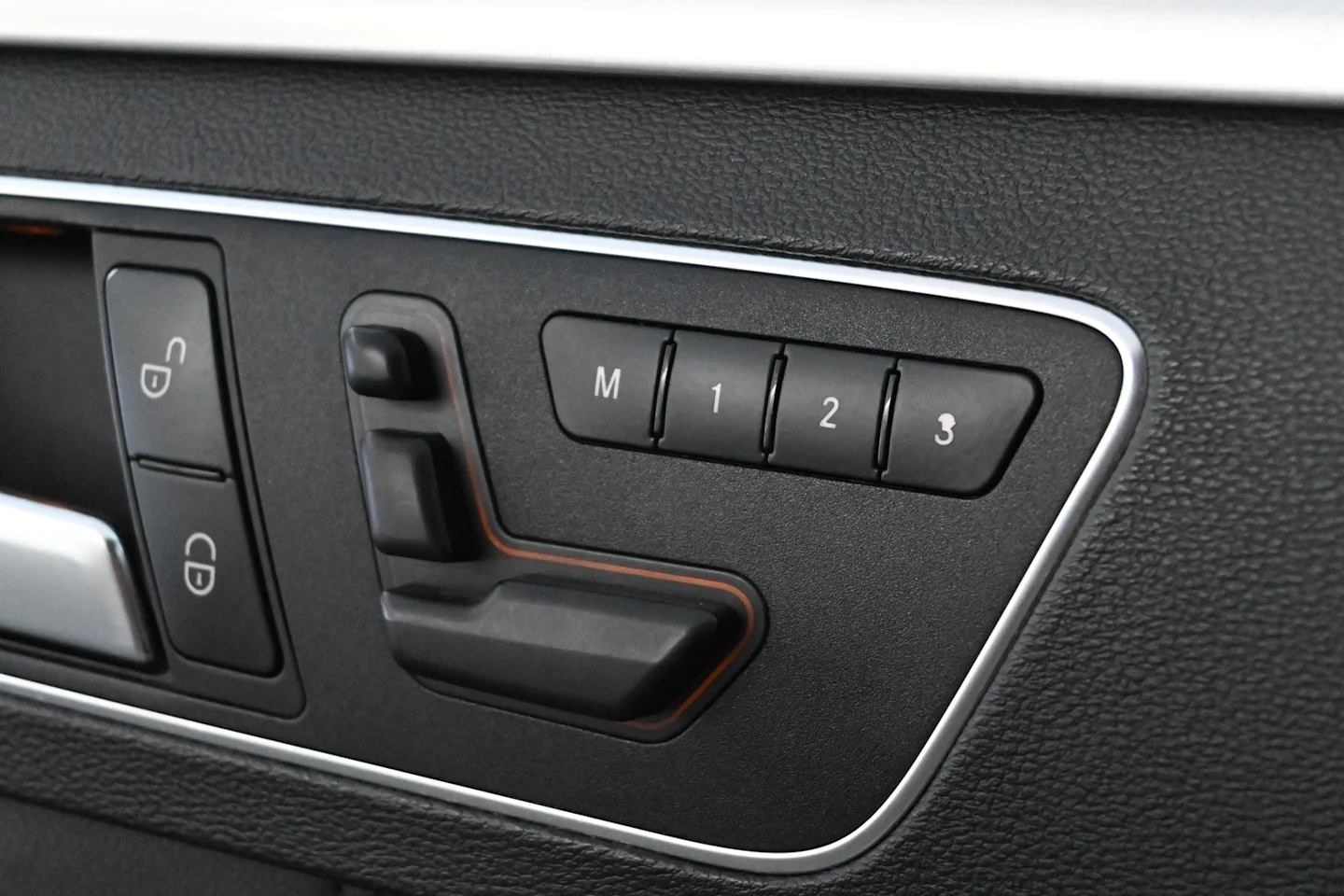 Car Image - 5IuRWNUAFzooUEJNFG24IR