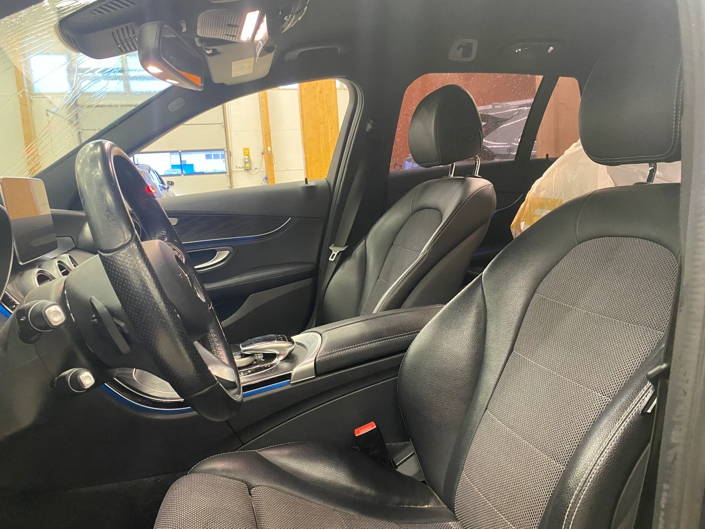 Car Image - 2KM64VfQo6EGHlaR2fUHDr