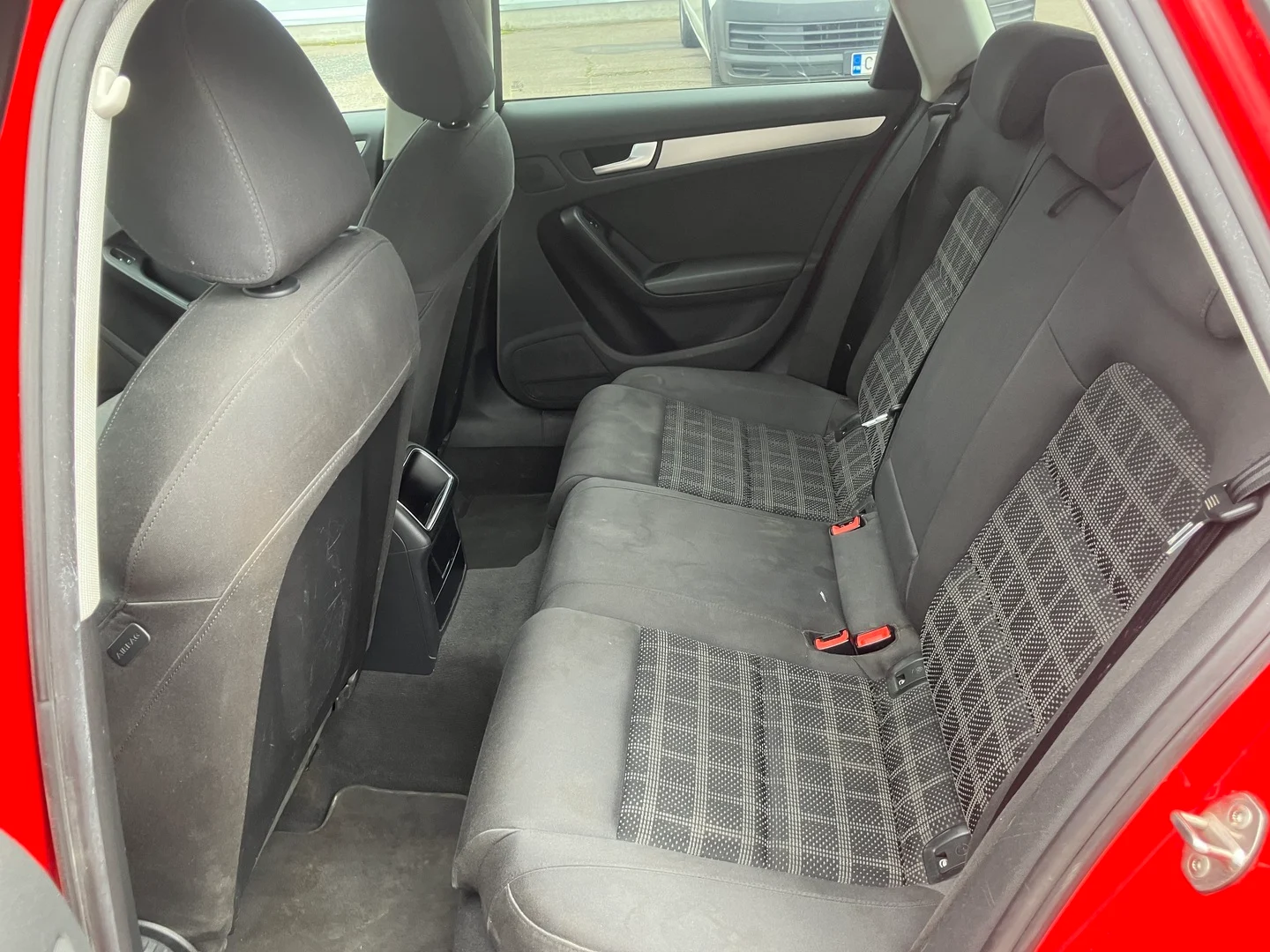 Car Image - 24tBzOic9Q99IJb4esD6j3