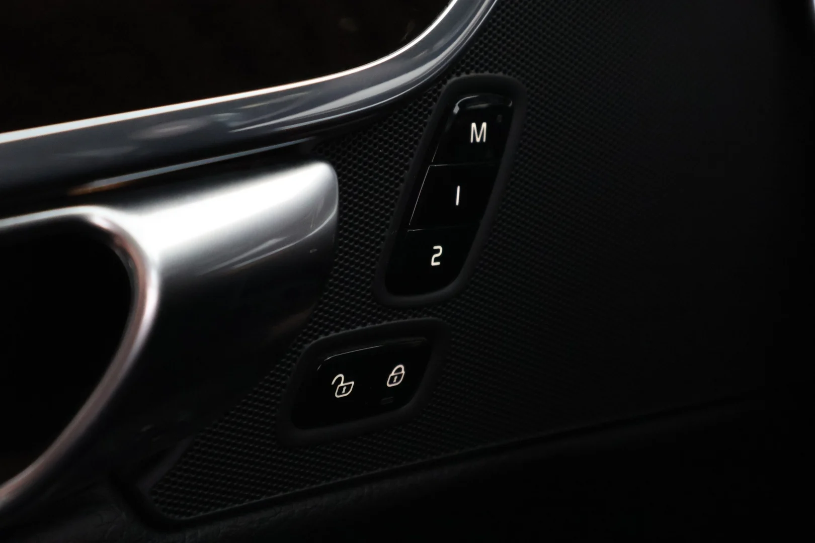 Car Image - 2i06vuxnwWM18zt0dfOza7