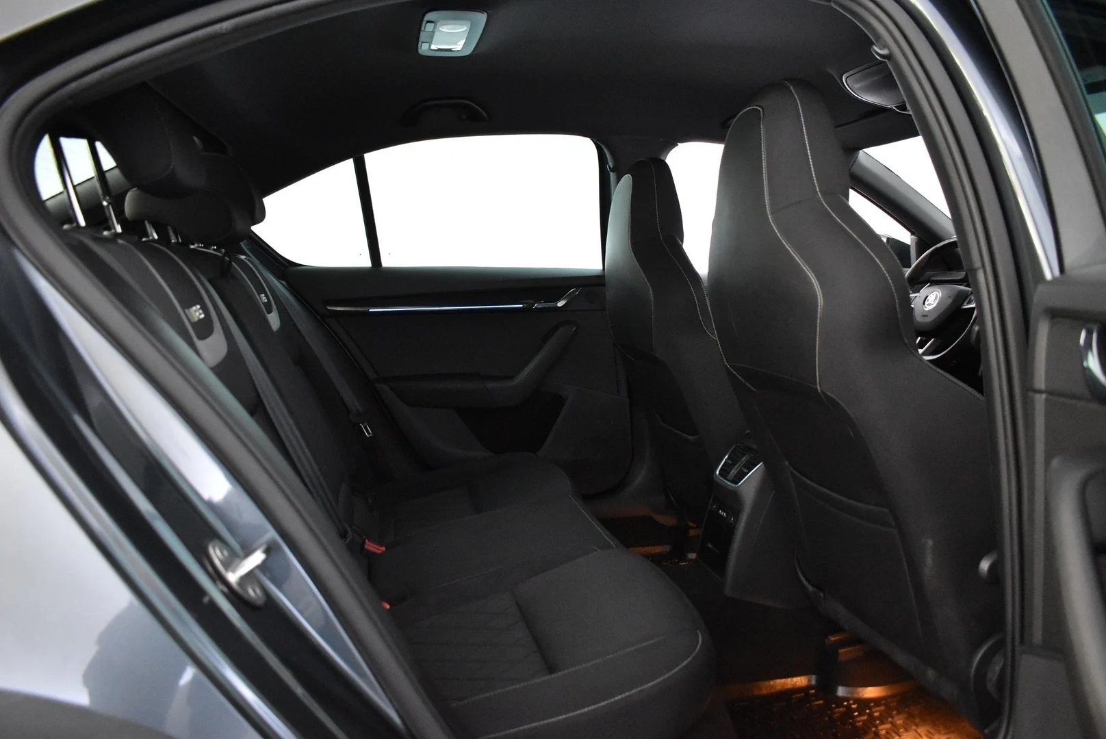 Car Image - ItE7tF32CNFd8XcG3qJ0F