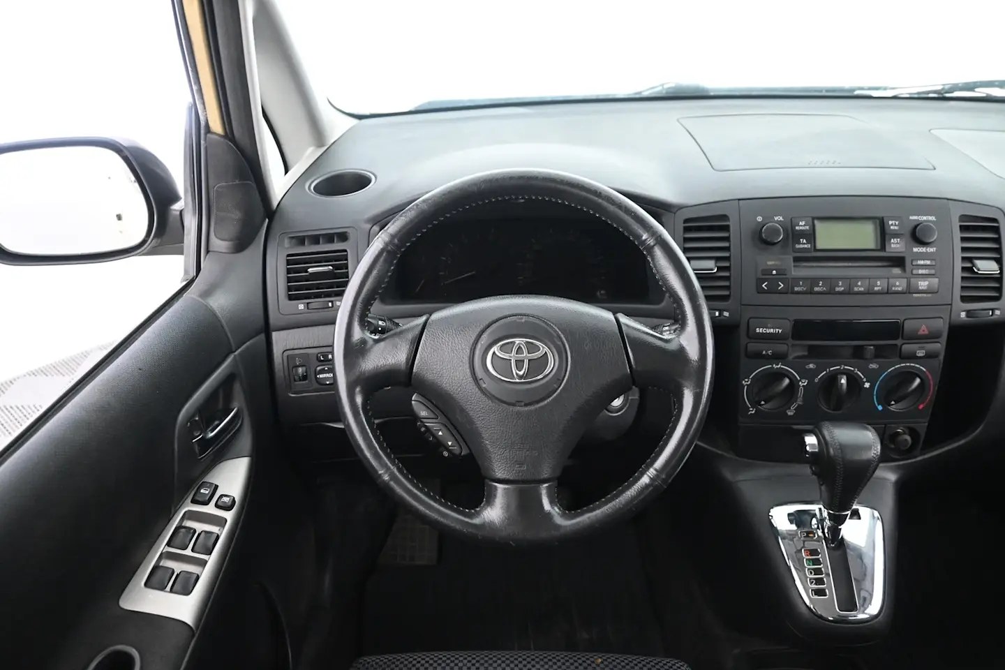 Car Image - 3z5XIPdRKdSnTrwzjjnVur