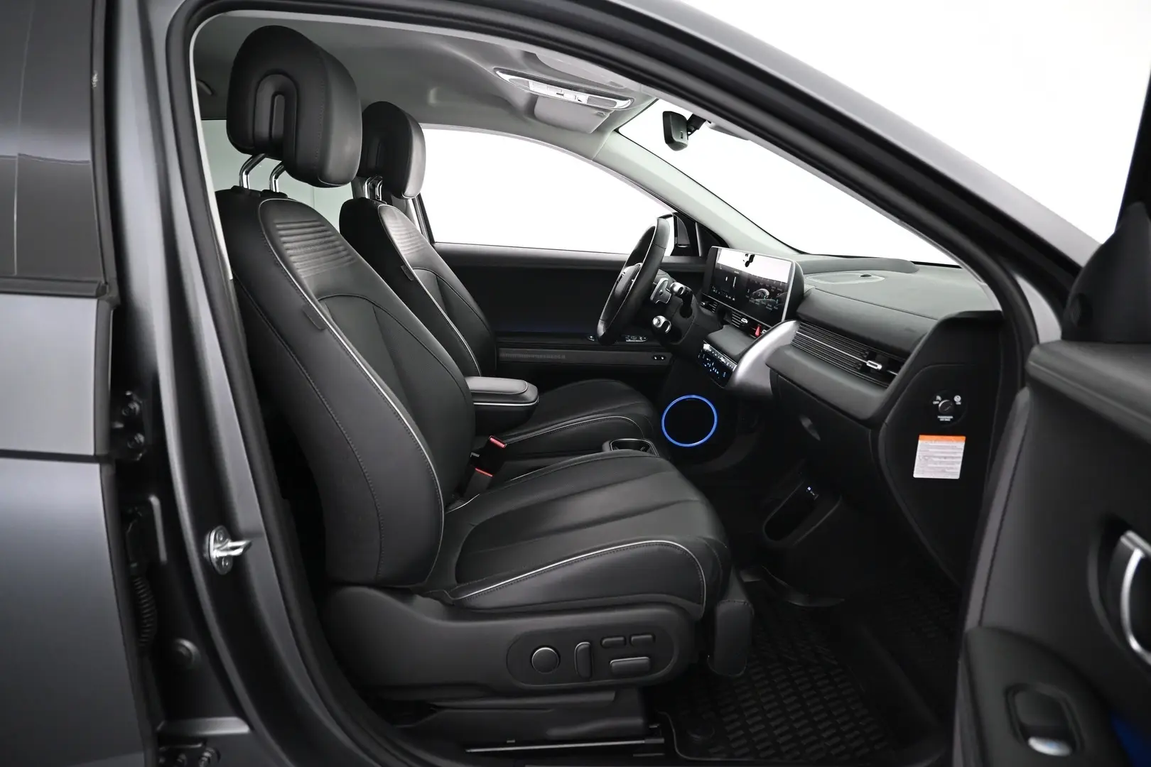 Car Image - 46uEWryf5h9j48cRdEV9U1