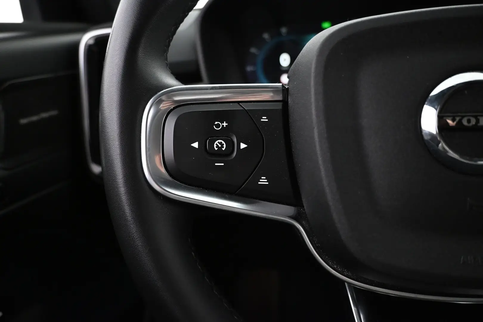 Car Image - 7DTzO37fzch0JrgK4MvxDi