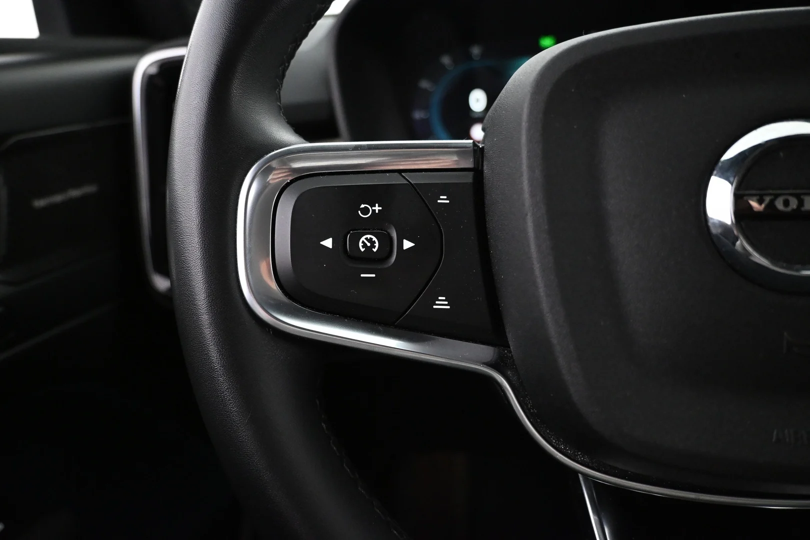 Car Image - 7DTzO37fzch0JrgK4MvxDi