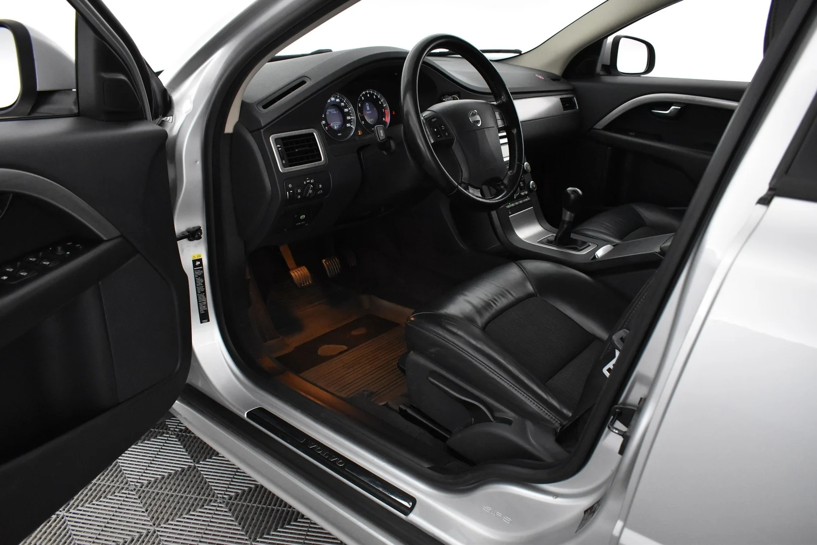 Car Image - 4GWGpFRuvNV7sKSjqUWVzh