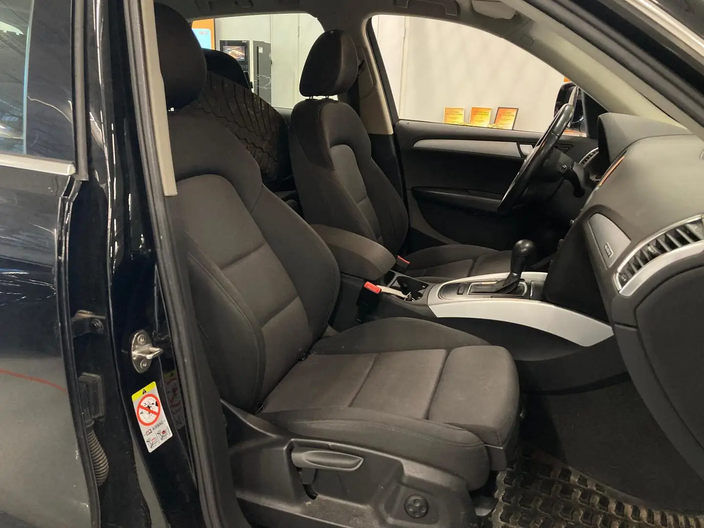 Car Image - Mzqfhpar9nVrTFqgwg1wY