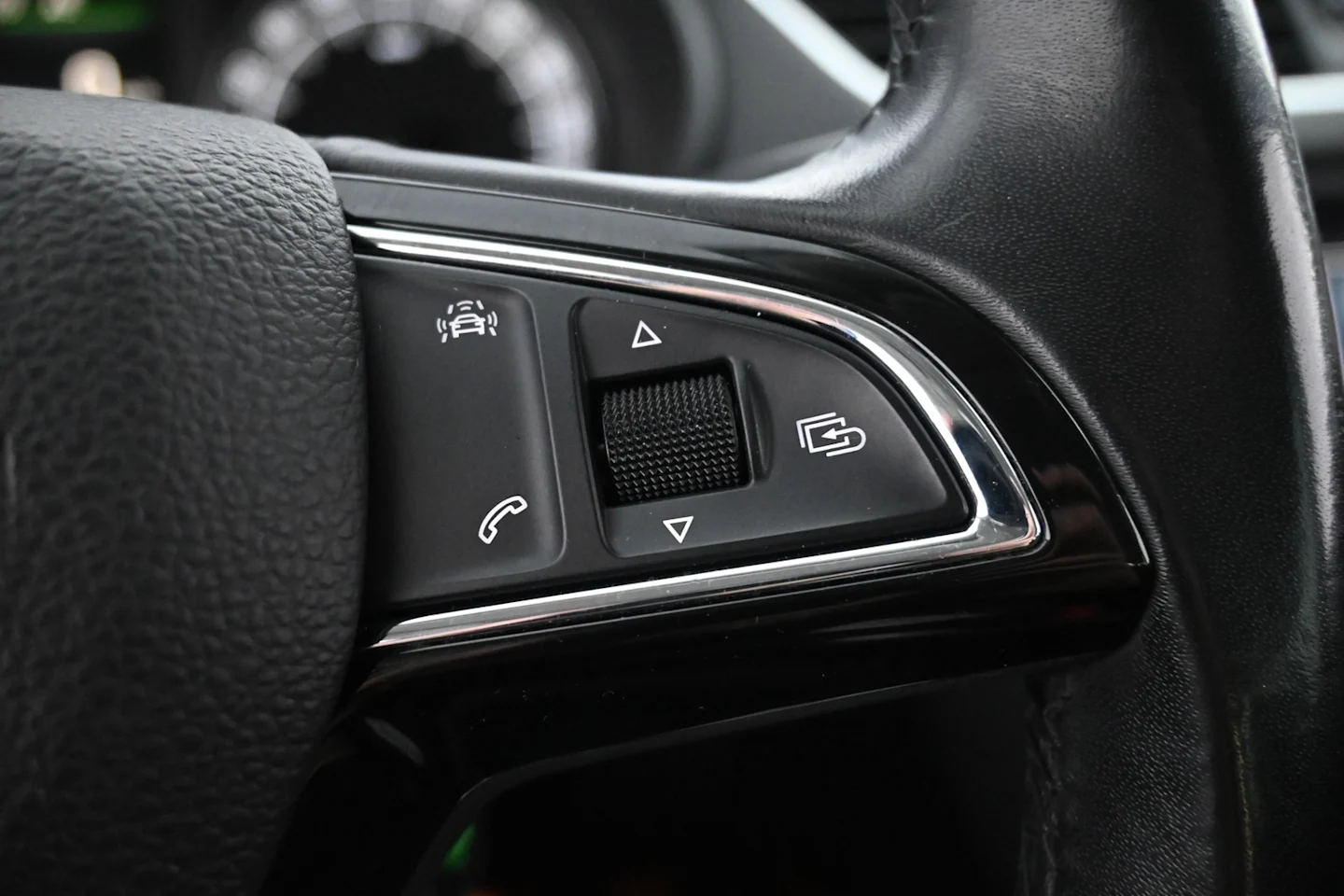 Car Image - 1feiueh3UlSTFQ7zEyUyUd