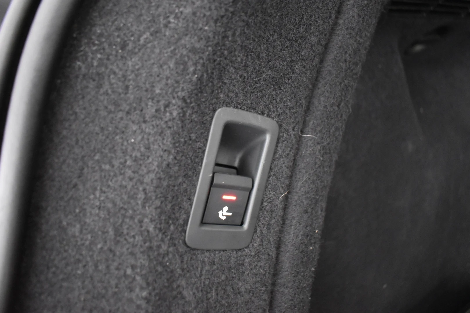 Car Image - 37bQNpfaFR9haYB18w31TM