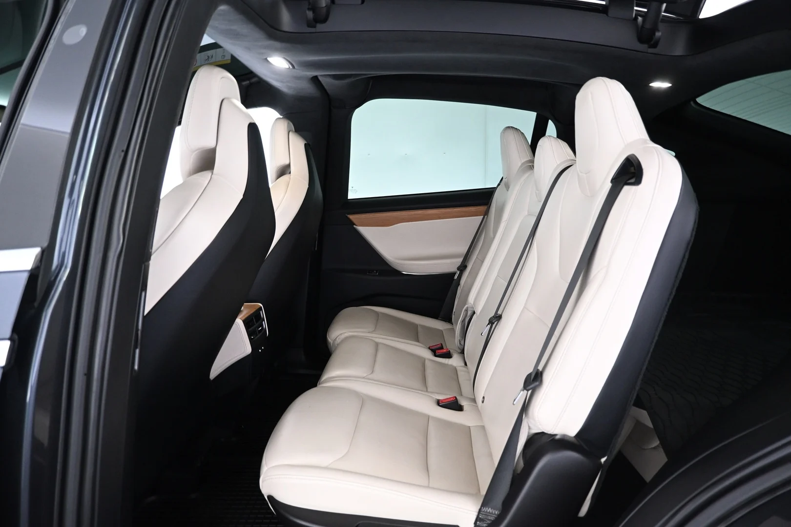 Car Image - 2tU9JvuxyPM0ZUGT5mooG2