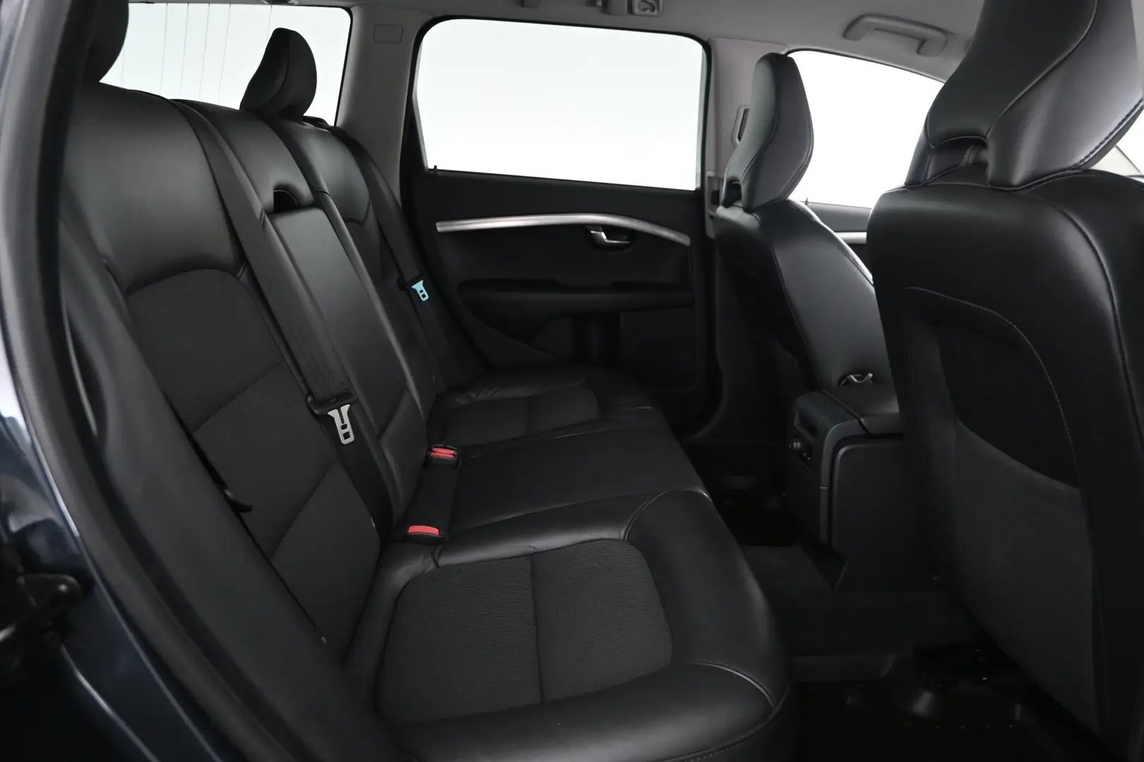 Car Image - 2wCJX7wyNSdFmlxQYAk2qL