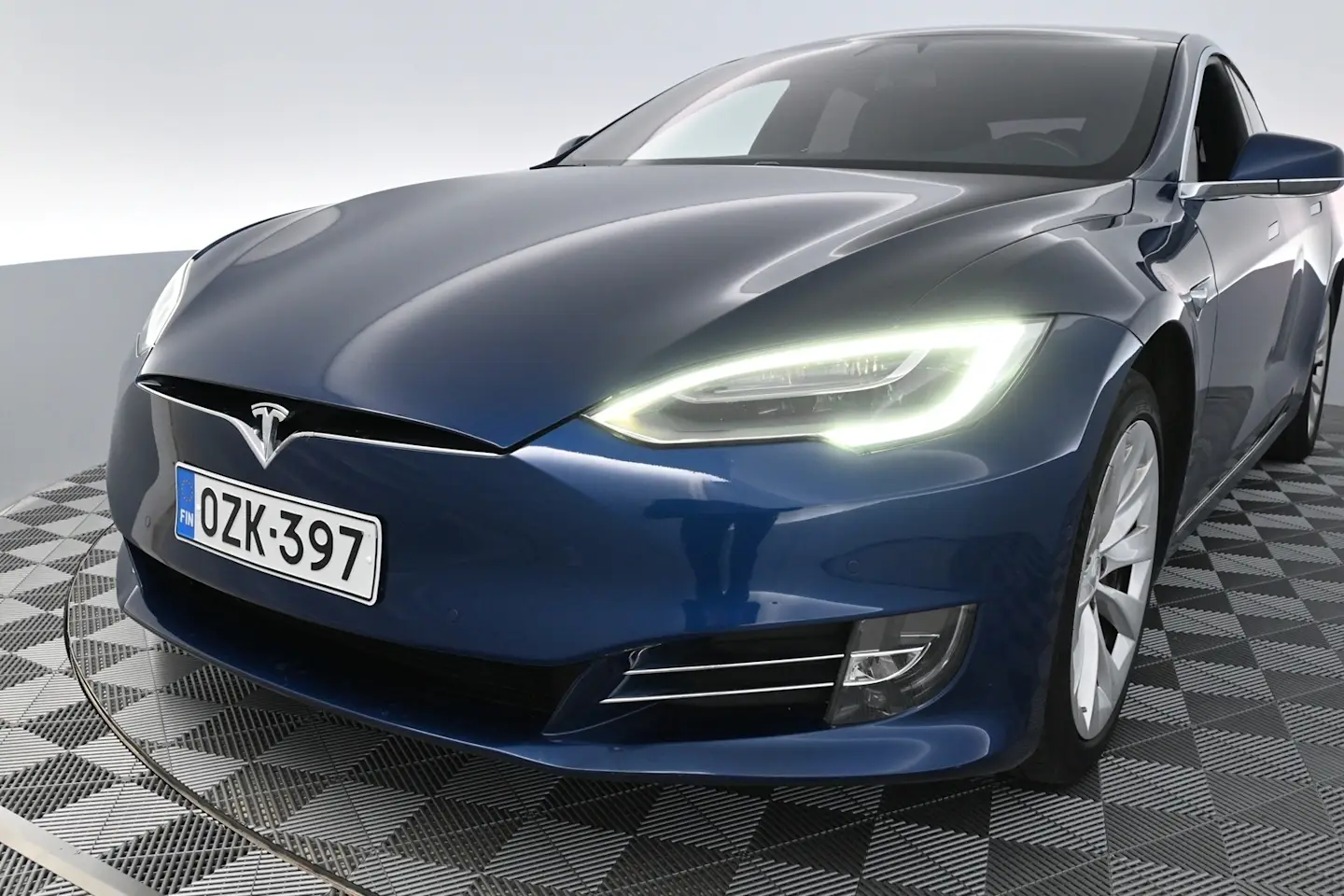 Car Image - 3BvNHp5g23zmnQydoPoaF7