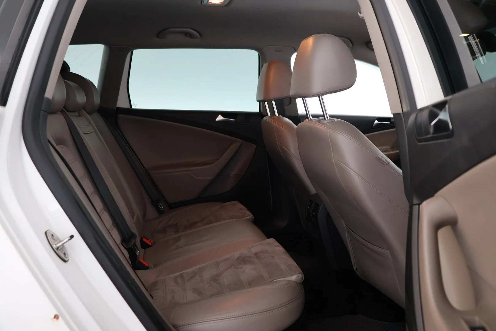 Car Image - 2tuYGKsfCUTHF1U8KtyR9x