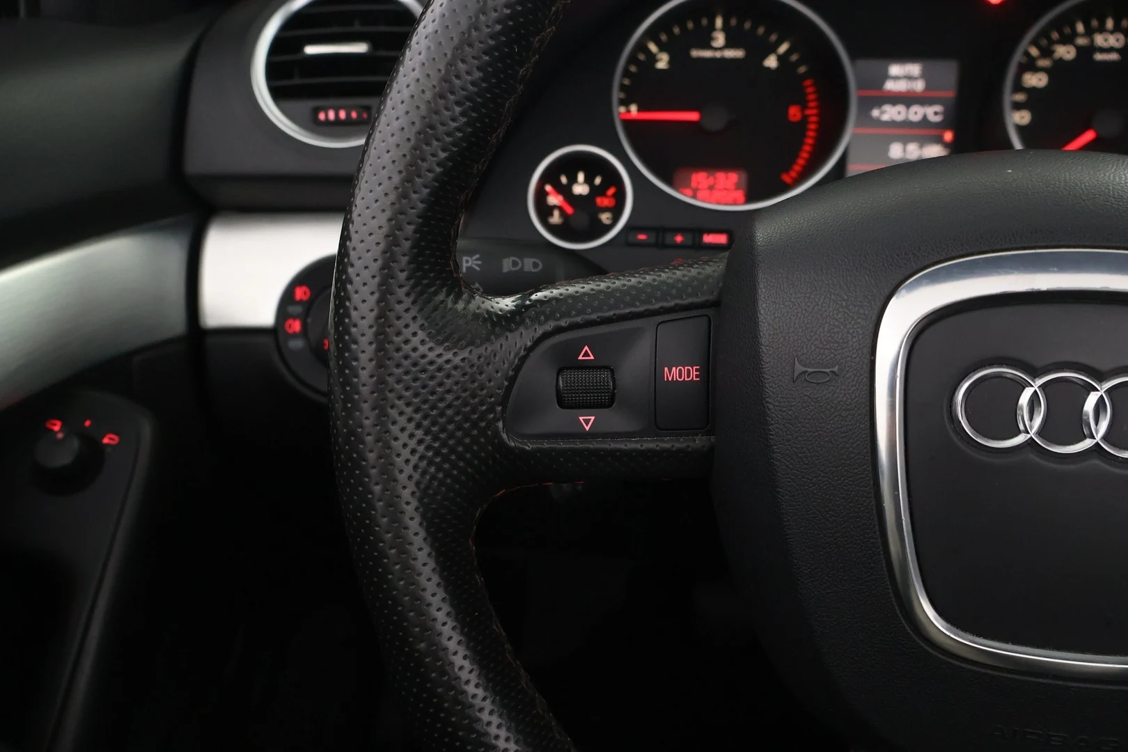 Car Image - 52LZ61f0KRxCprt8ybShWA