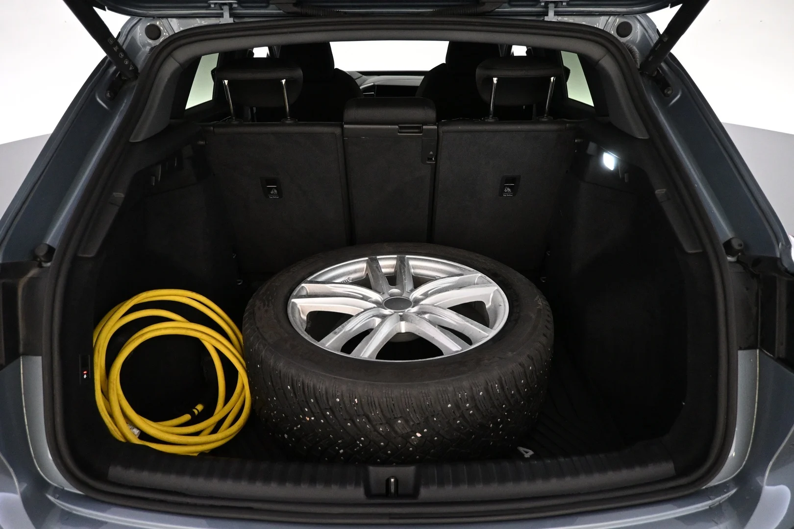 Car Image - KqMTHVwRjYARg18T7ScPj