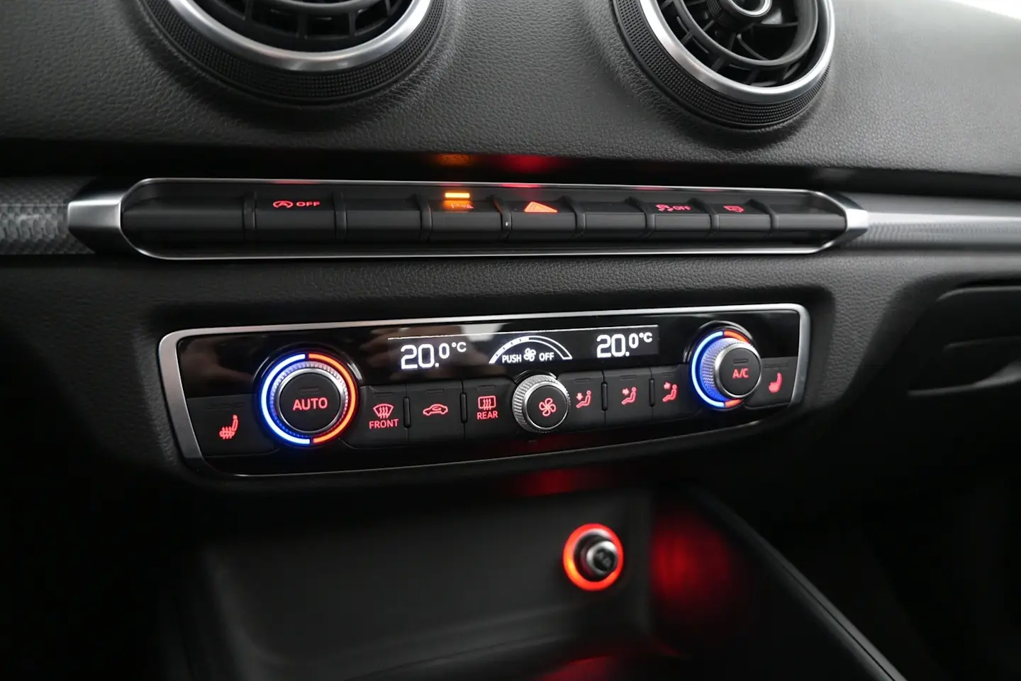 Car Image - 3xrpZ3FpwE1V2zyvA4RJN7