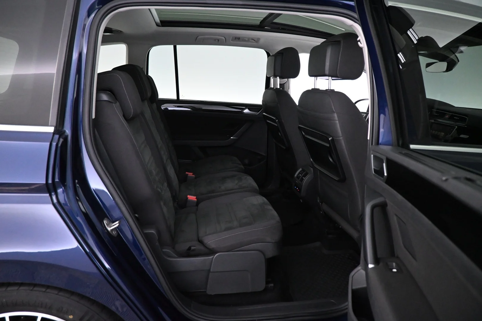 Car Image - aIotCidU2xQPXUOSru4Un