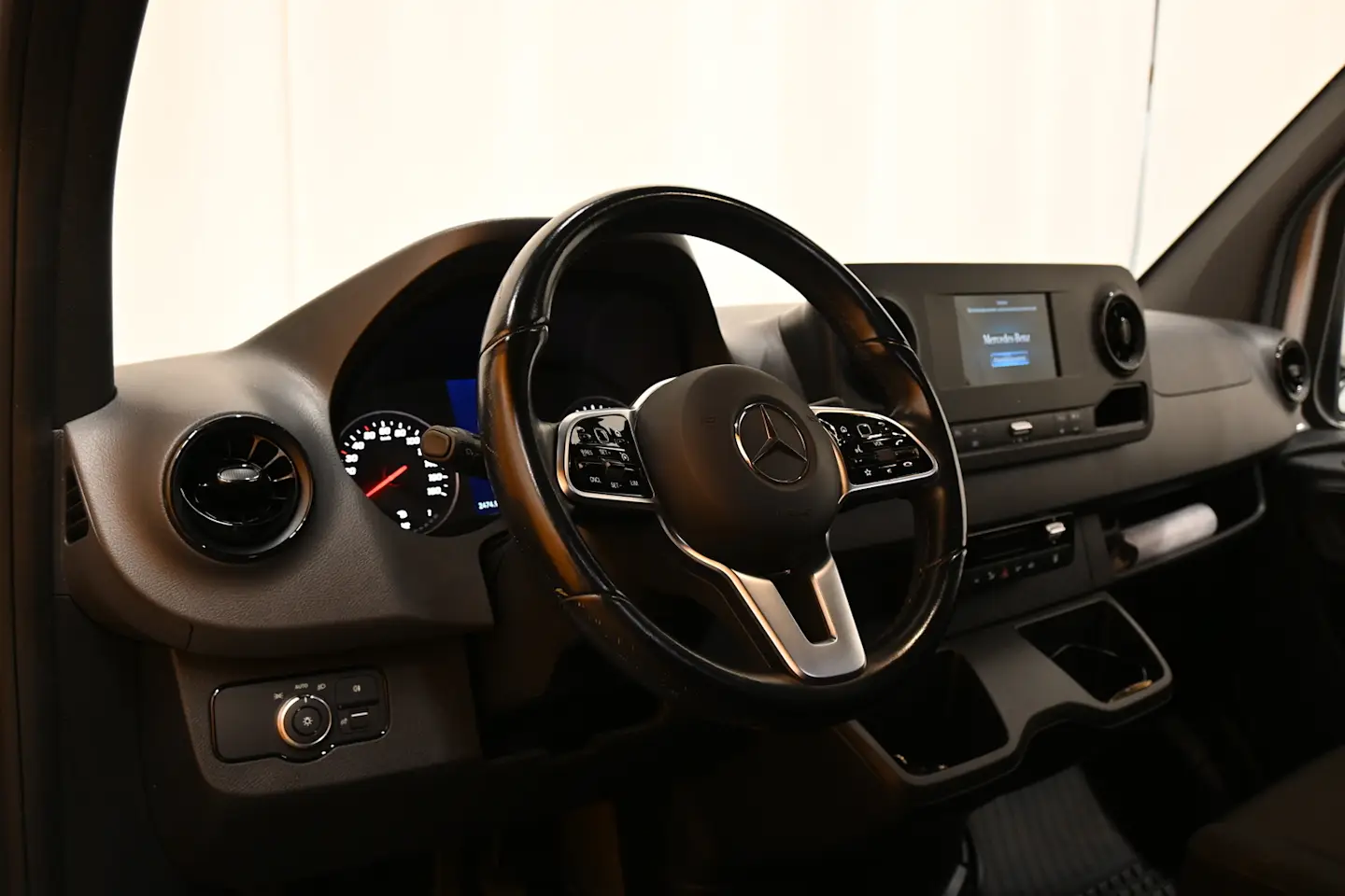 Car Image - 2vzqsaIVLKqSIltqTGD6Q8