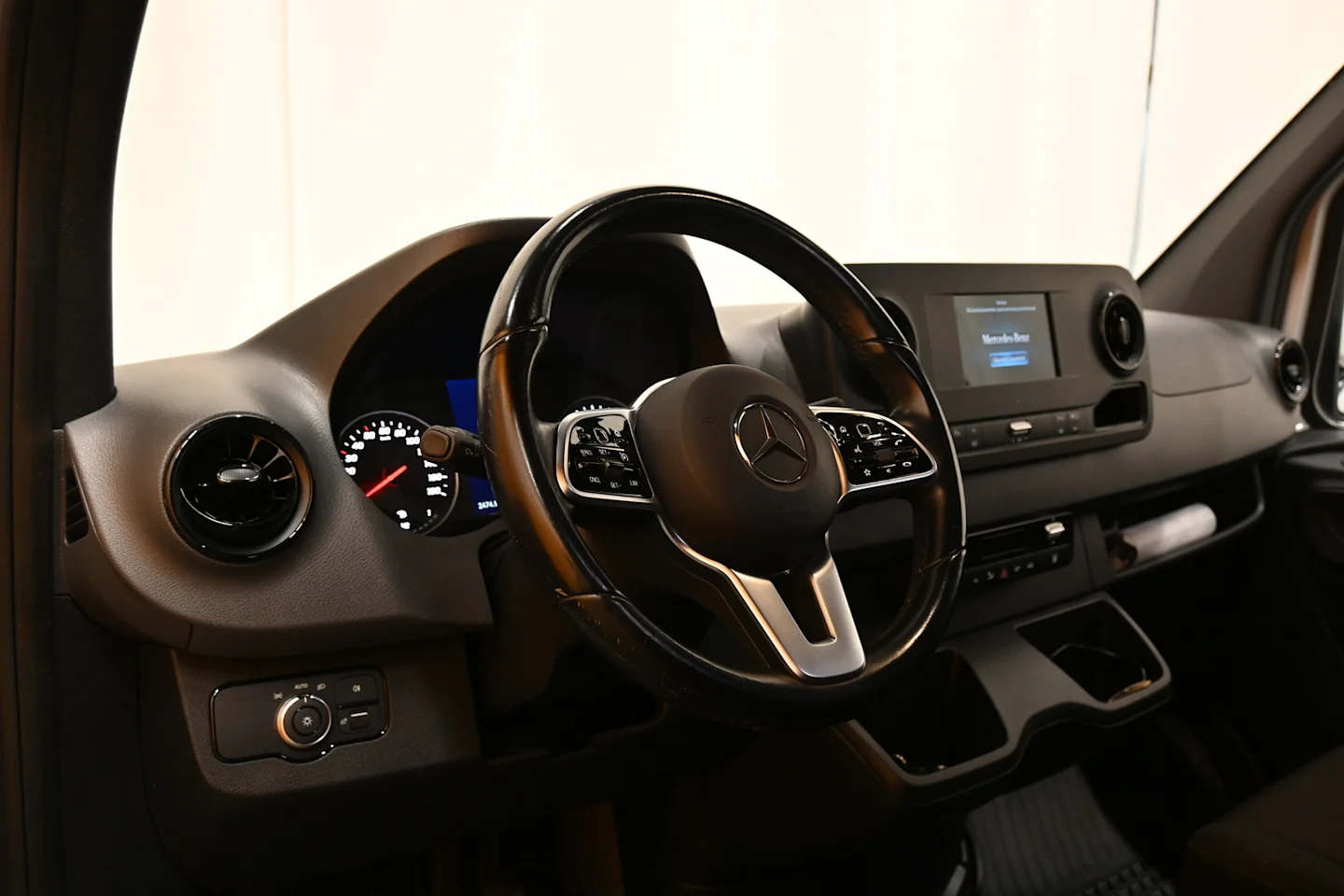 Car Image - 2vzqsaIVLKqSIltqTGD6Q8