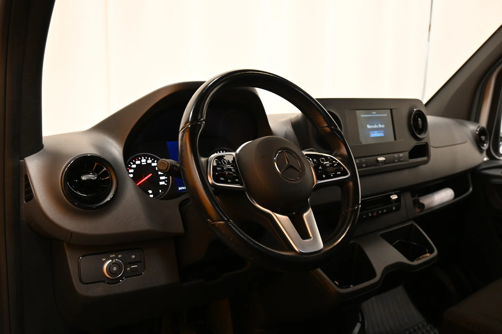 Car Image - 2vzqsaIVLKqSIltqTGD6Q8