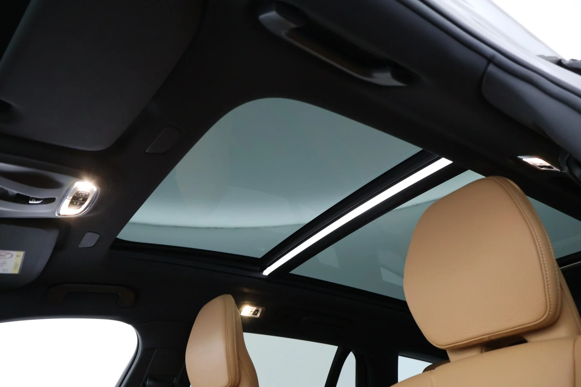 Car Image - 4iNT6MZbniRV0sRoLJpBFn