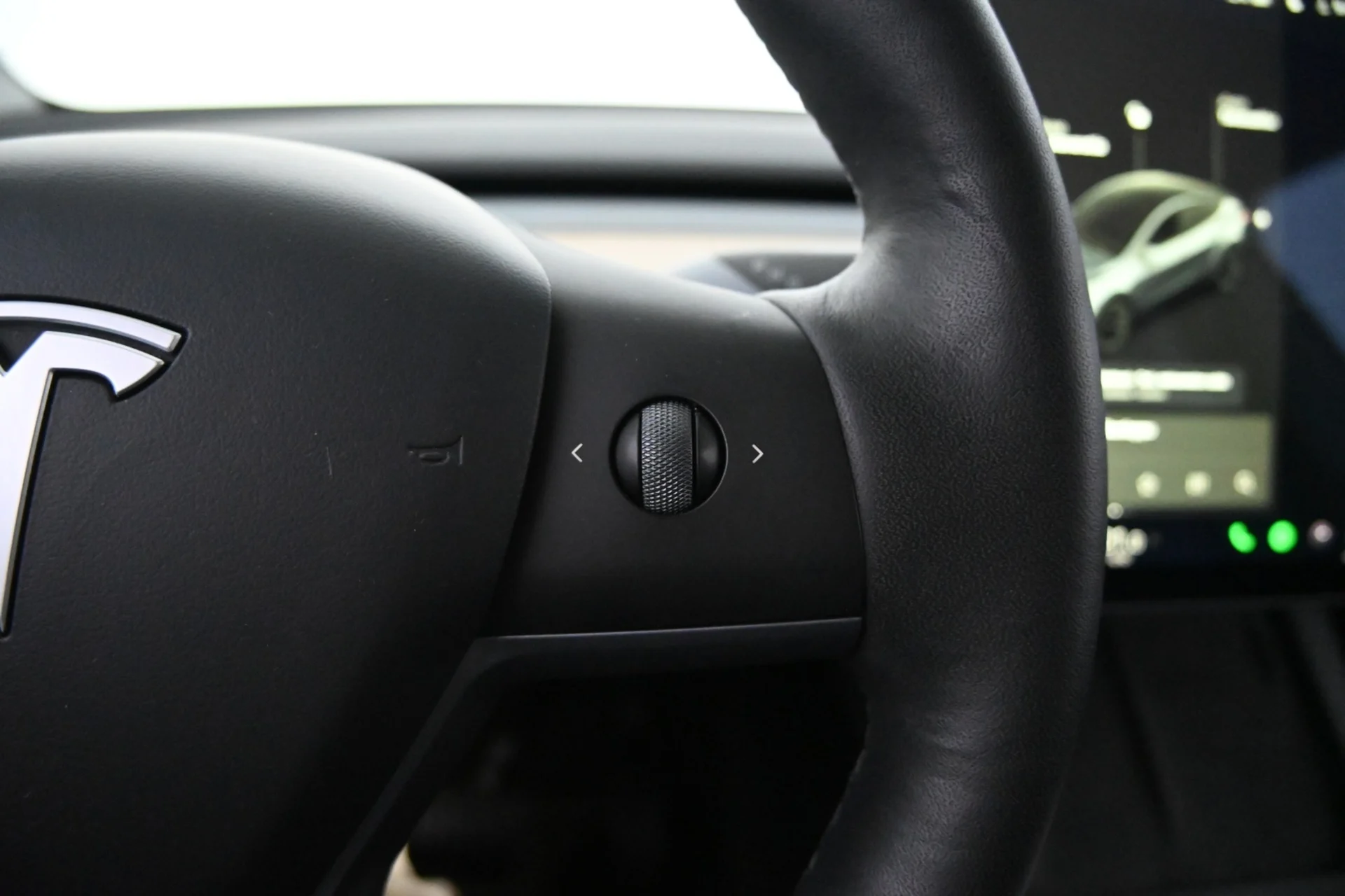 Car Image - 4WX7QM9YNSiOxqeMuRD9uU