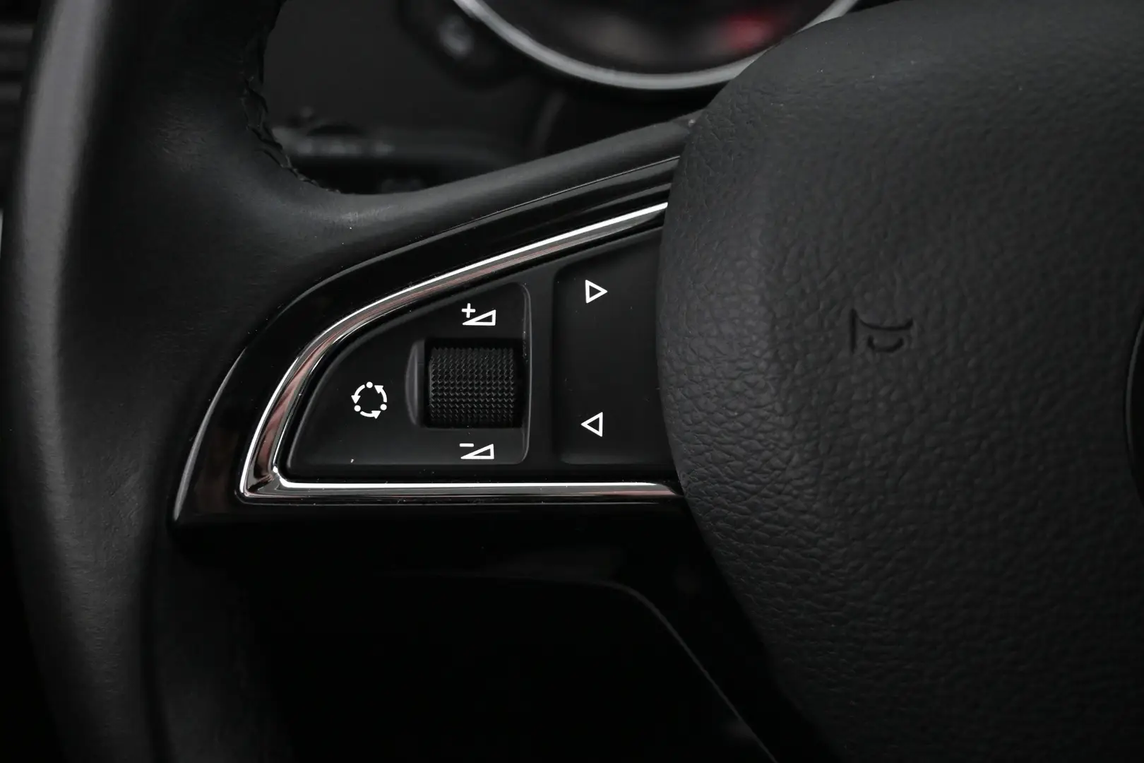 Car Image - 7orpfEMdGpuRieWXSZ9plI