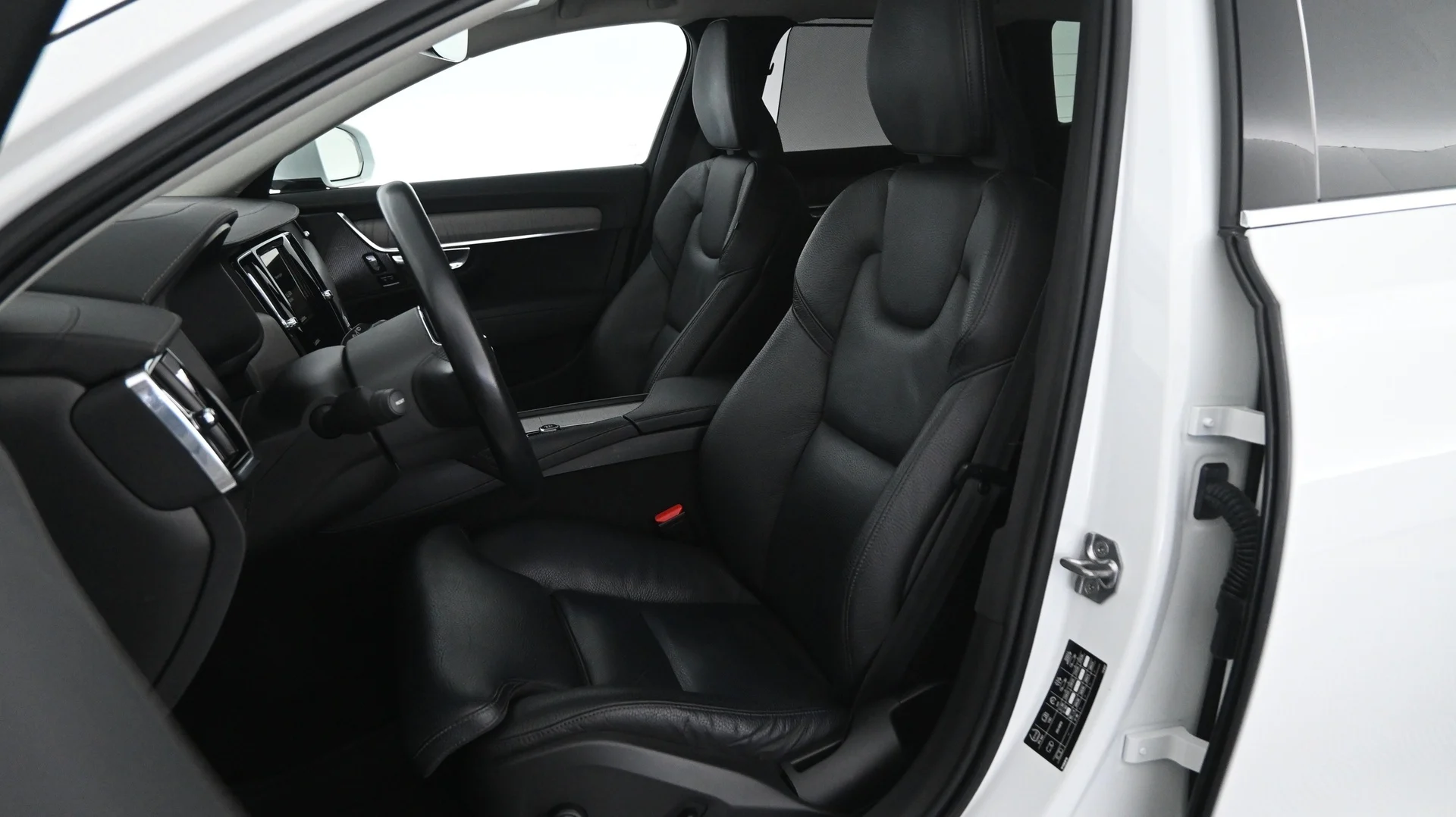 Car Image - 6NLX5z41E88iJqrnKELbK7