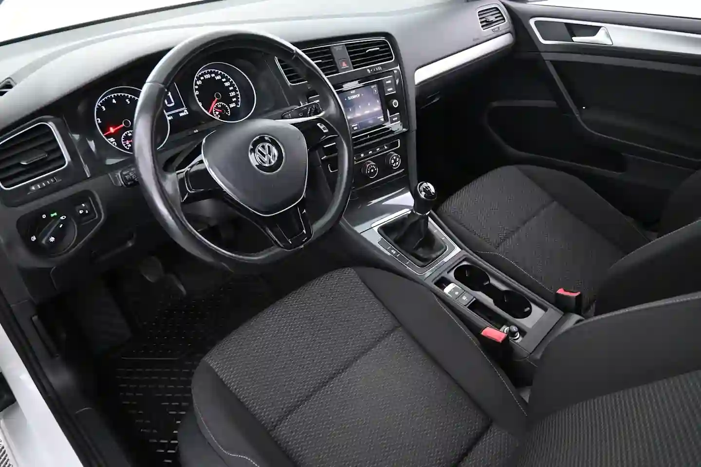 Car Image - 5YxZA9G4IeALDXHZgMwjIO