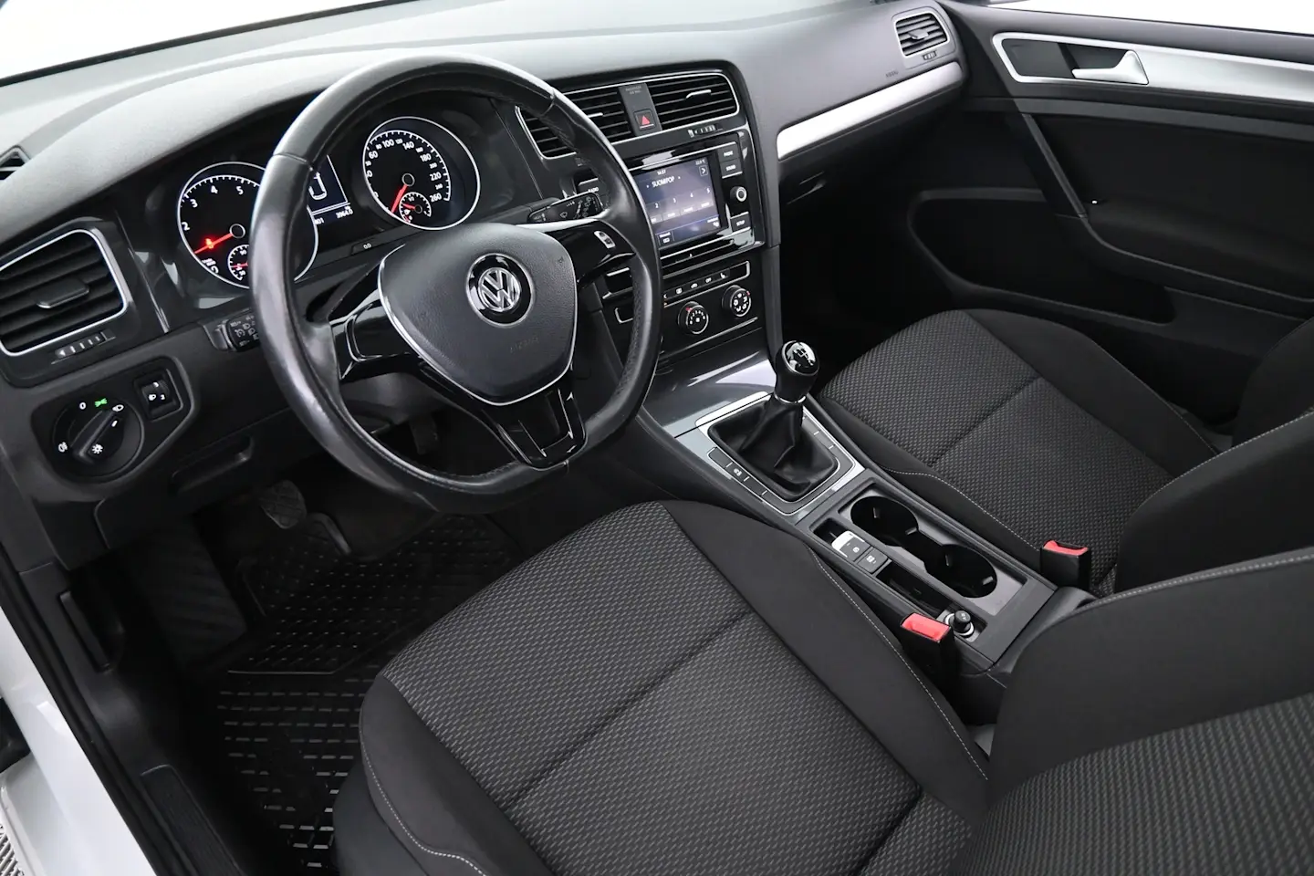 Car Image - 5YxZA9G4IeALDXHZgMwjIO