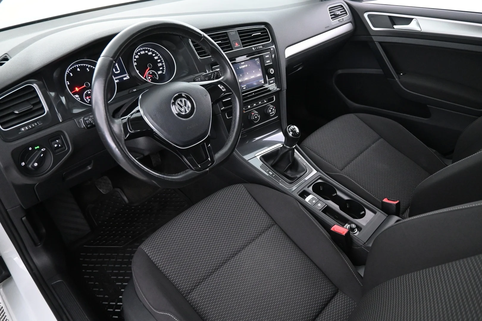 Car Image - 5YxZA9G4IeALDXHZgMwjIO