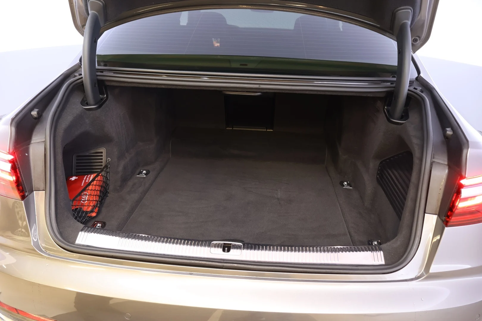 Car Image - 7rORwNBXaCsAiVVmm5Ff7p