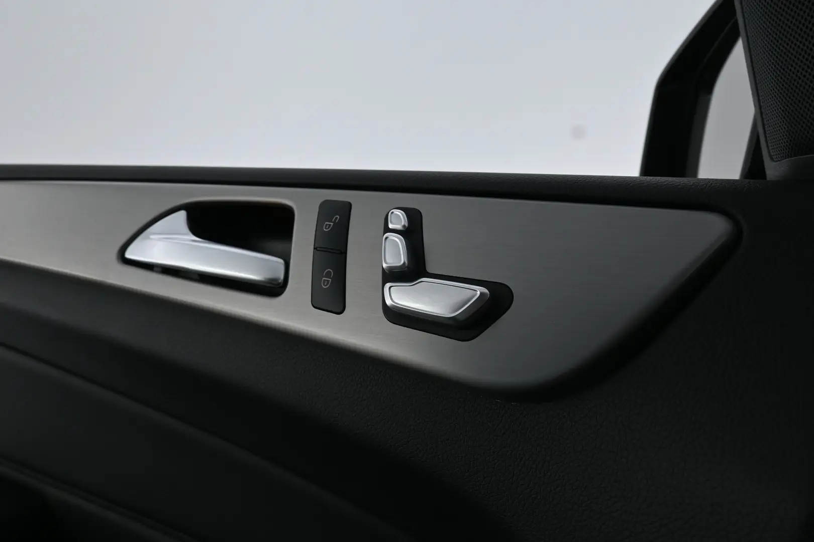 Car Image - R0DWI4NTKjW7Dgb7DUhPV