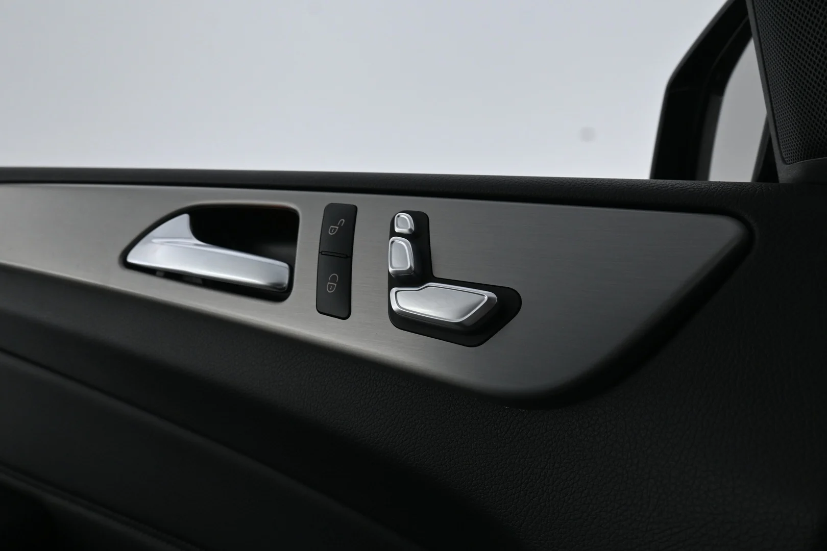 Car Image - R0DWI4NTKjW7Dgb7DUhPV