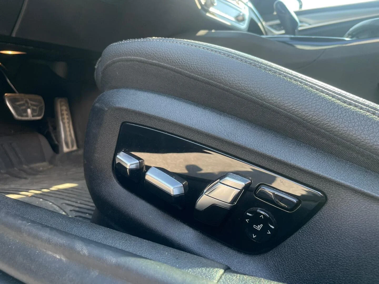 Car Image - an2voZWe11tosbg275H3u