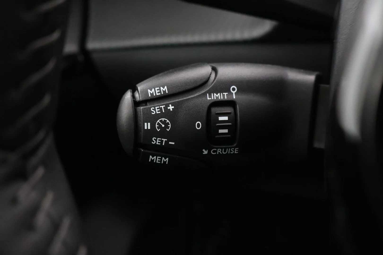 Car Image - 6qF4mXLBw32CFy6VxHtqxk