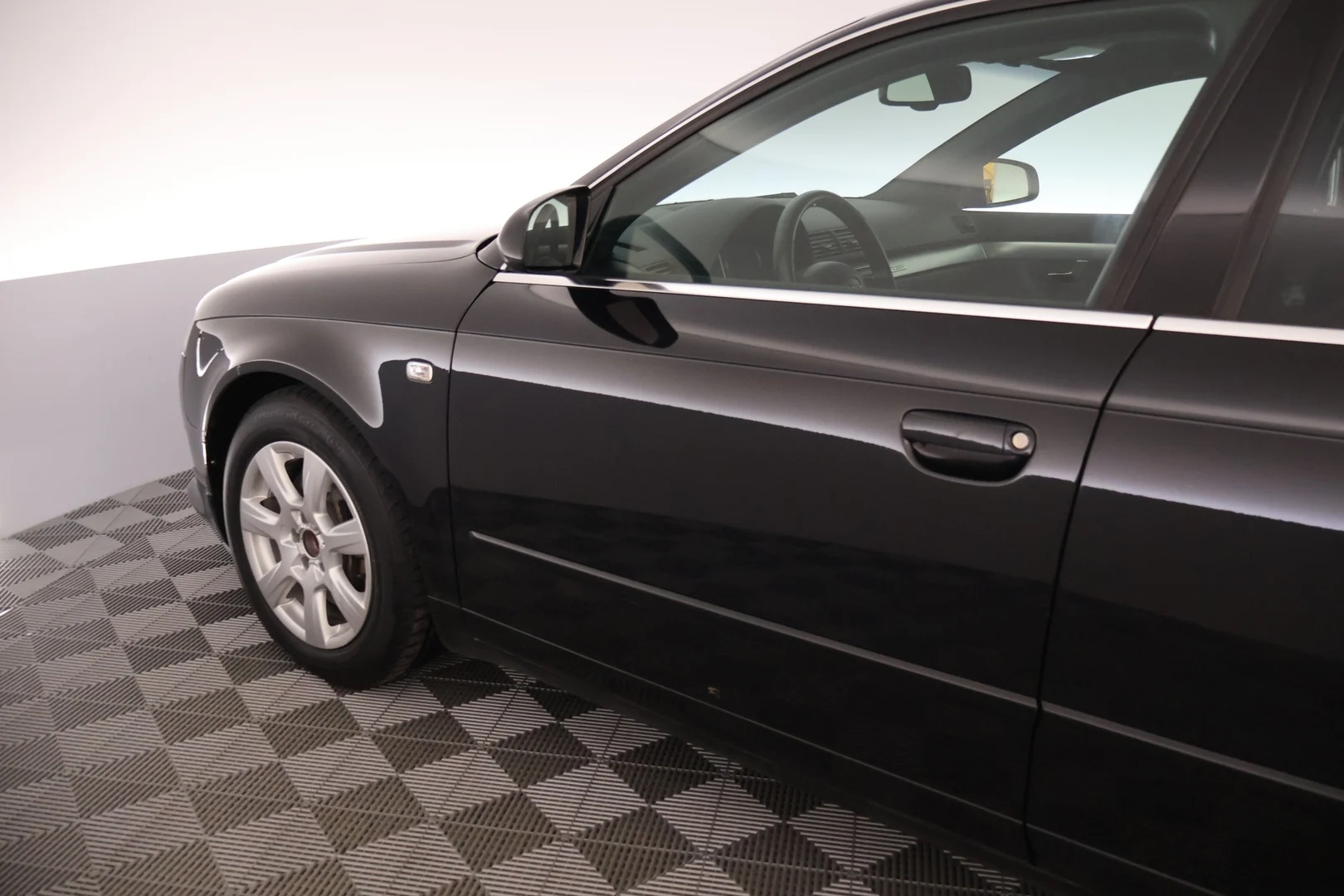 Car Image - 5h3MBOPGwTpGnFZCUZB6m9