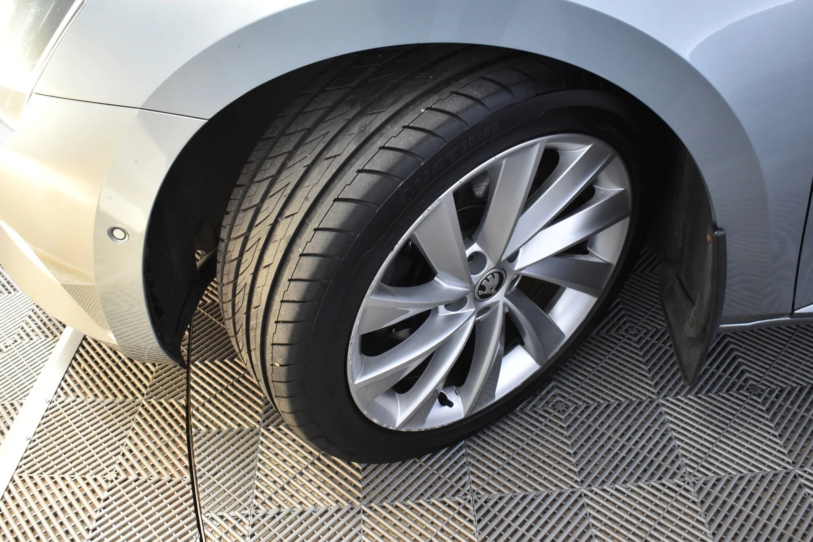 Car Image - 11r9cGRcOYx46RbP37CAw2