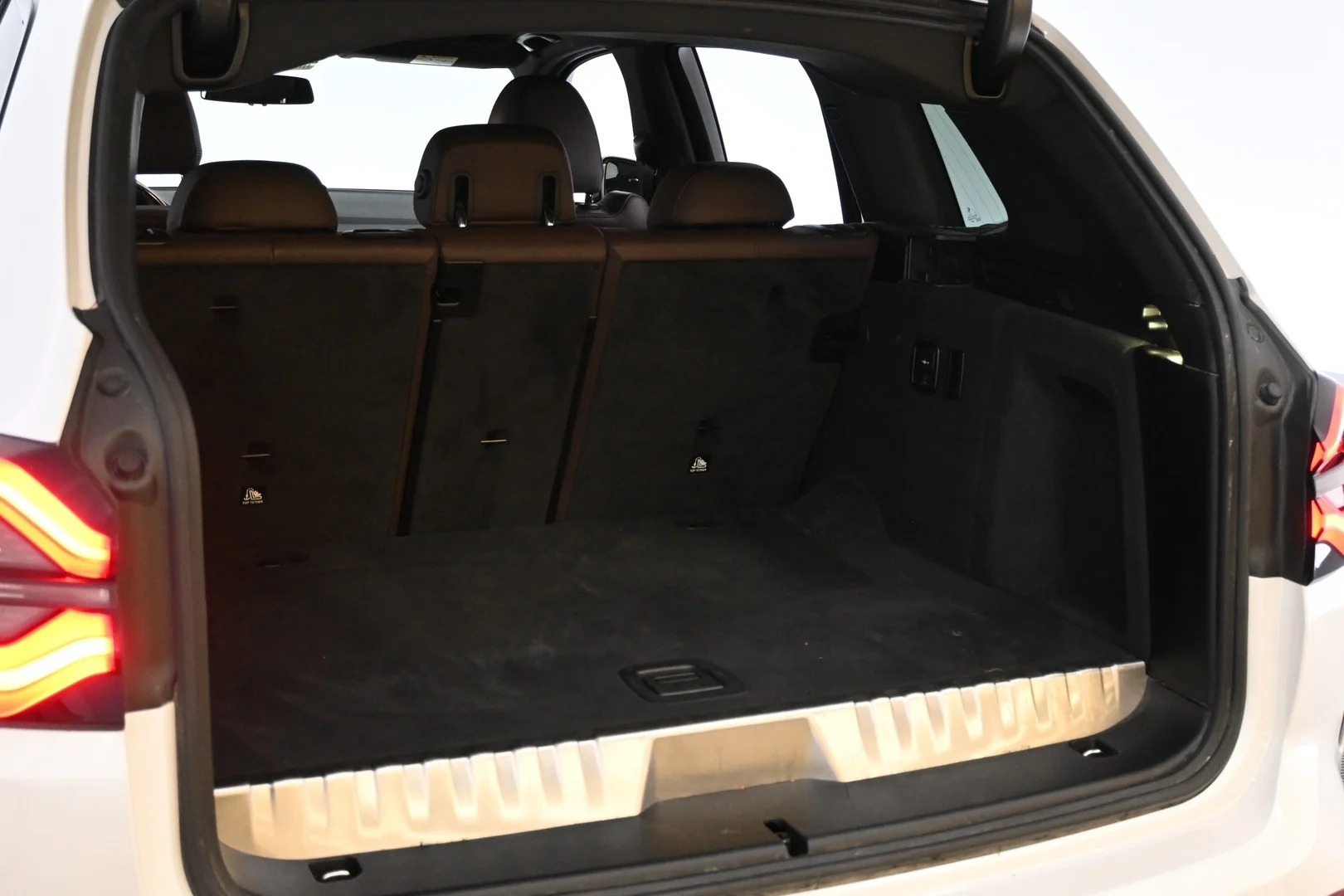 Car Image - EEzZxQZQxcp64neabUrU9