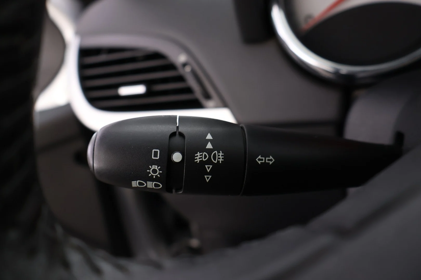 Car Image - 2nW7VEmzxaDTSC4UPOotQ7