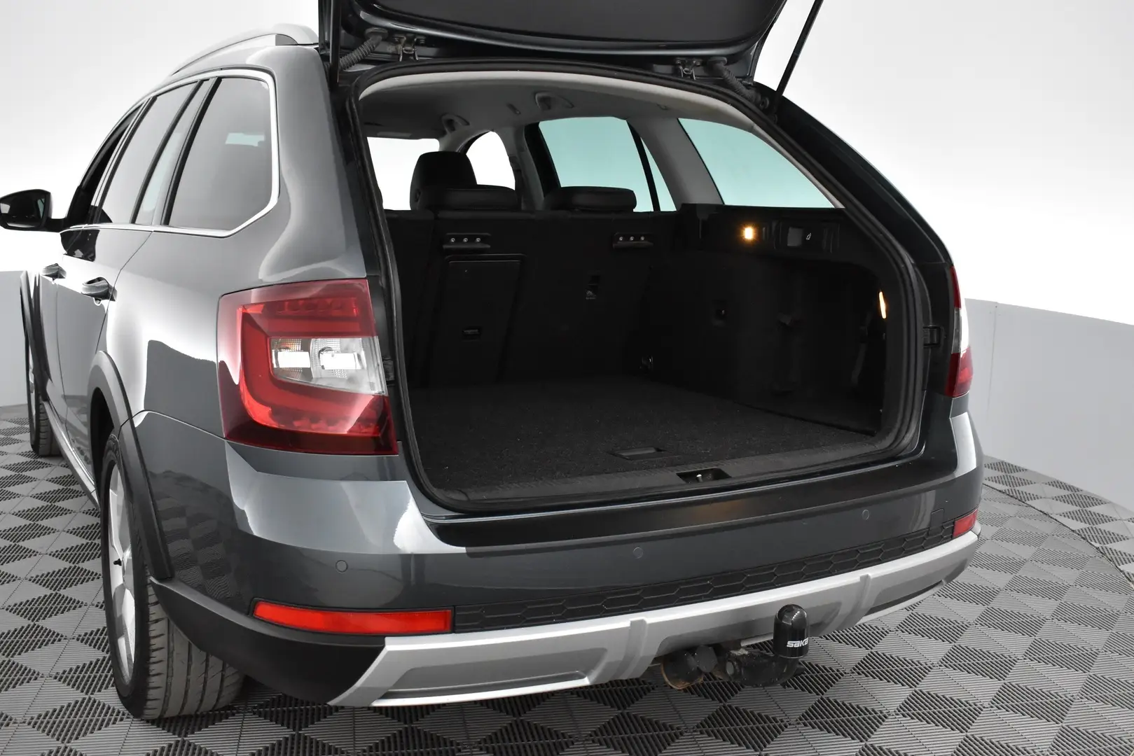 Car Image - 3fUIYLygjq36fpYTCzGEBi