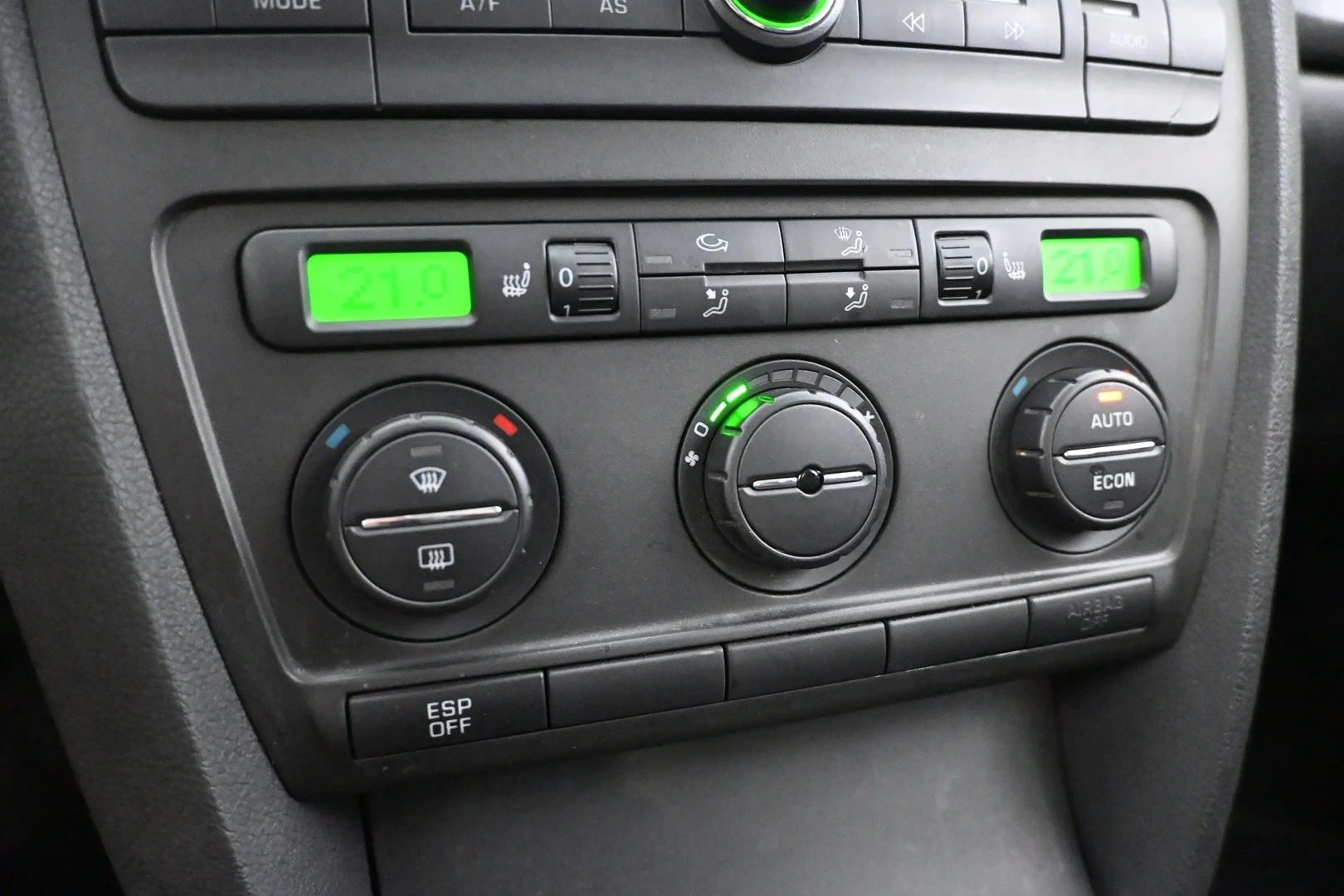 Car Image - 50f8jJ8V3ThwC5VGFa0xDQ